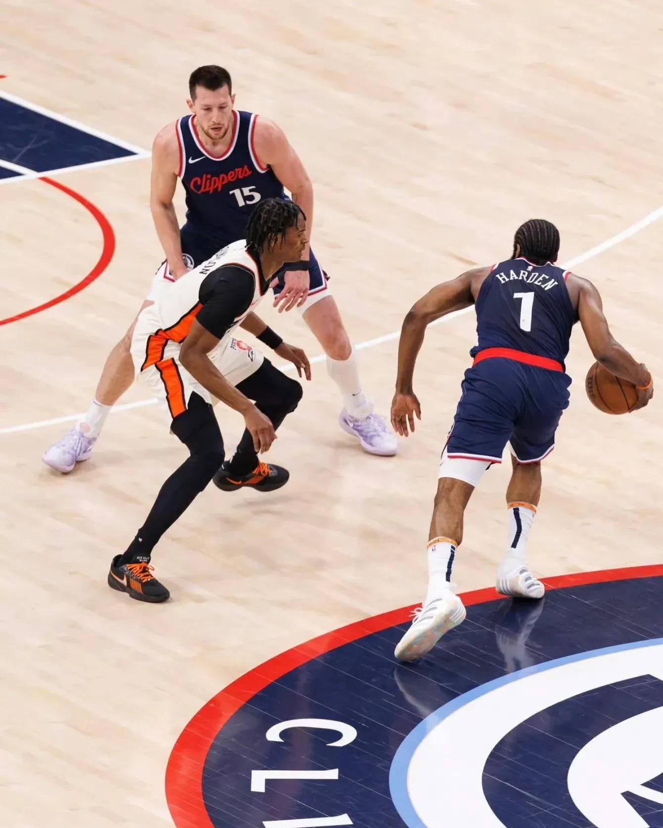 Uzi巅峰对决，哈登与90激战瑞士队分钟，连败胜负难料！